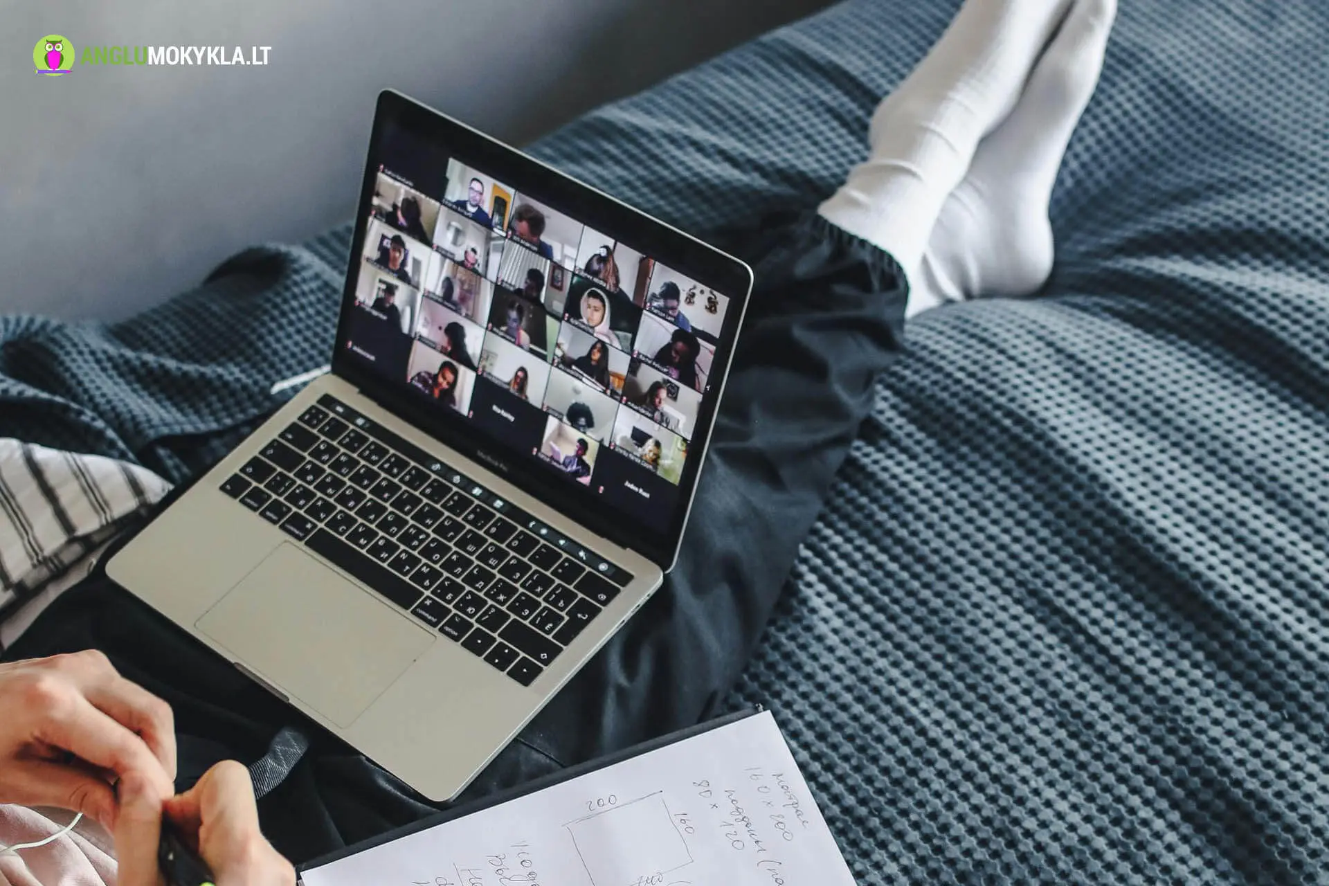 Nuotoliniai Anglų Kalbos Kursai Internetu ir Privalumai (2025)