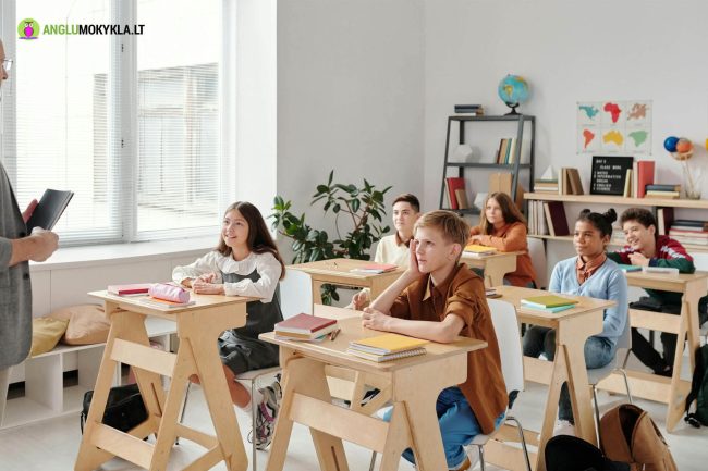 Anglų Kalba Ketvirtokams ir Pasiruošimas 5-ai Klasei (2025) Anglų Kalba Ketvirtokams ir Pasiruošimas 5-ai Klasei (2025)